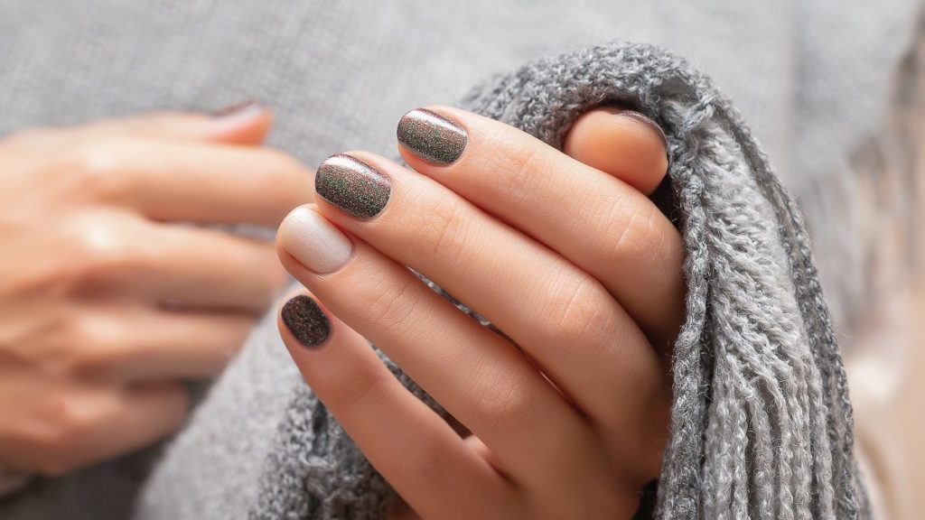 The Best Holographic Nail Polishes