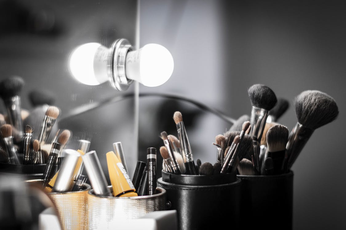 The Best Makeup Vanities with Lights